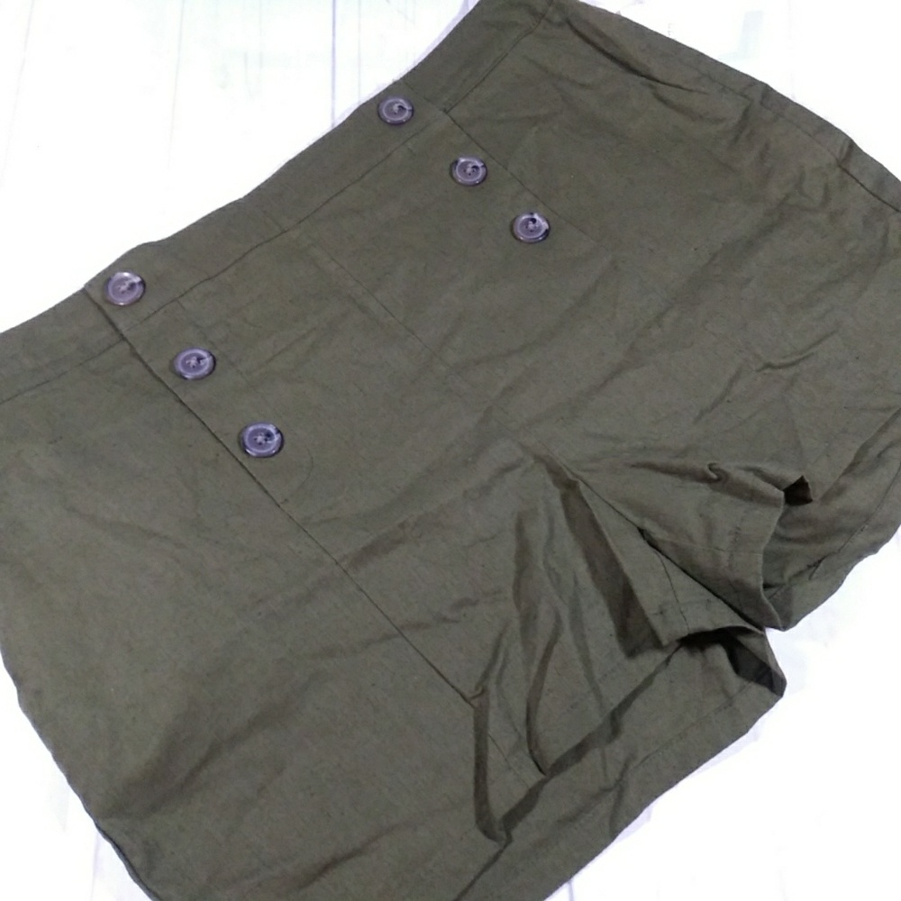 Attention Forest Green faux button shorts